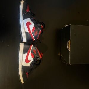 Jordan 1 Retro High OG (TD) in White and Red Used